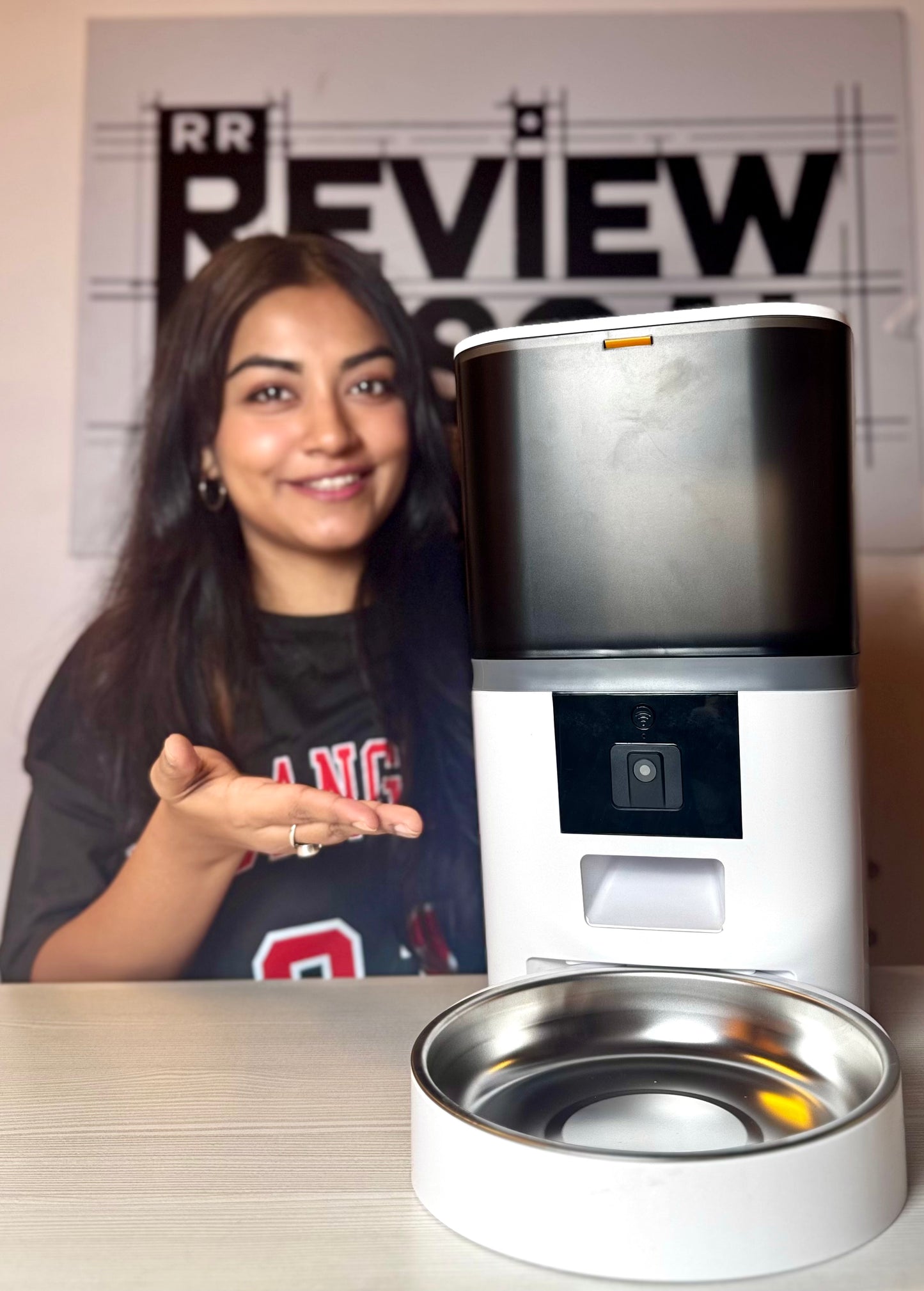 Smart Automatic Pet Feeder with Camera & App Control – Wi-Fi Enabled, Dual Power, Real-Time Interaction